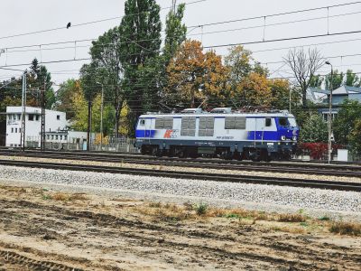 lokomotywa elektryczna złapana na stacji Olszynka Grochowska
Słowa kluczowe: intercity, ep09, elektryczne, lokomotywy, warszawa,