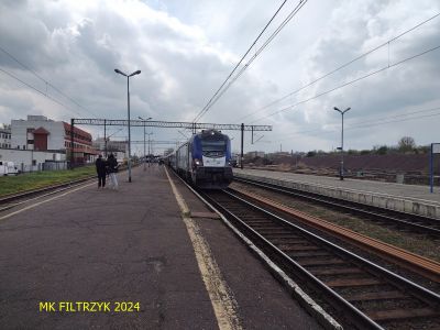 SŁUPSK. EU160 - 025 z długim pociągiem pasażerskim ( być może POBRZEŻE - ale nie mam pewności)
Słowa kluczowe: eu160, intercity, słupsk