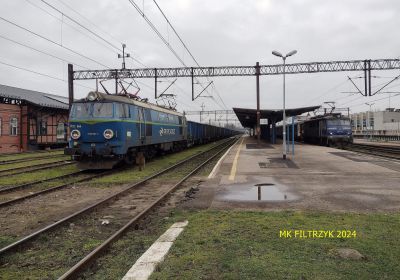 ET22 - 644 i EP07 - 1014 sfotografowane na stacji w Słupsku jeszcze przed remontem.
Słowa kluczowe: słupsk, cargo, pkp, intercity, et22,